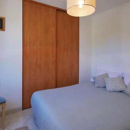 3 Bedroom Beautiful In En Foret Prázdninový dům